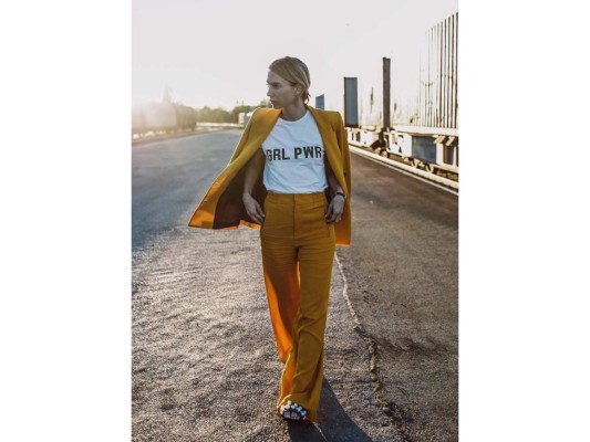 La fiebre de los logos llegó a tu closet