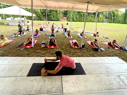 Brunch y Yoga by Olistik presentado por Michelob Ultra