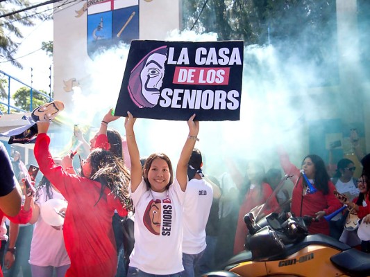 Seniors 2020 de la England School hacen su increíble entrada