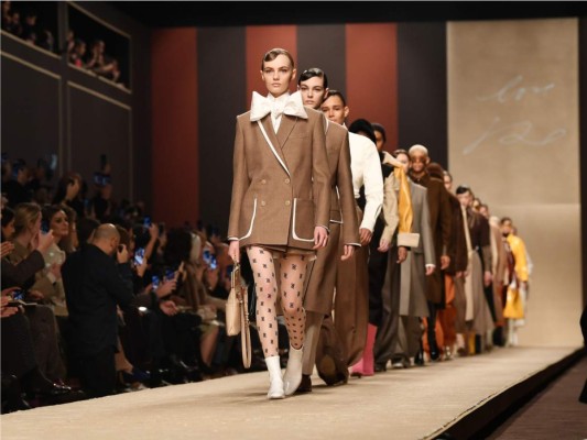 Fendi presenta la ultima colección diseñada por Karl Lagerfeld  