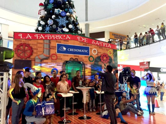 Credomatic enciende la Navidad en Metromall