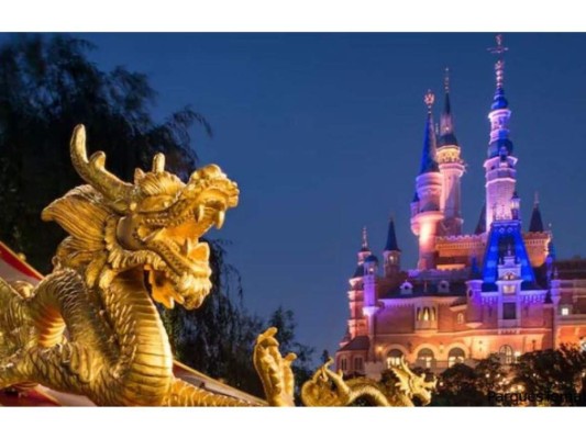 El parque temático de Disney en Shangái cerró sus puertas al público el 24 de enero y el de Hong Kong el 25 del mismo mes. Por otro lado, Disneyland Tokyo estará cerrado del 28 de febrero al 15 de marzo.