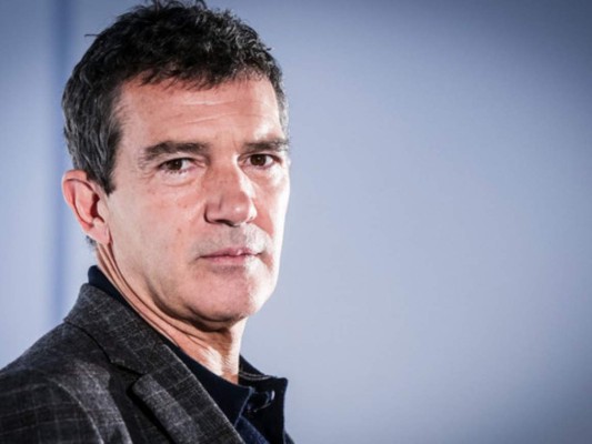Antonio Banderas anuncia tener COVID-19 en su cumpleaños