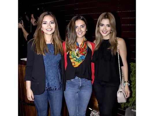 Entre vinos y cócteles aperturan Cloé en la Cité