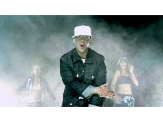 Gasolina se lanzó bajo el disco Barrio Fino y es considerada una de sus canciones más representativas y reproducidas.