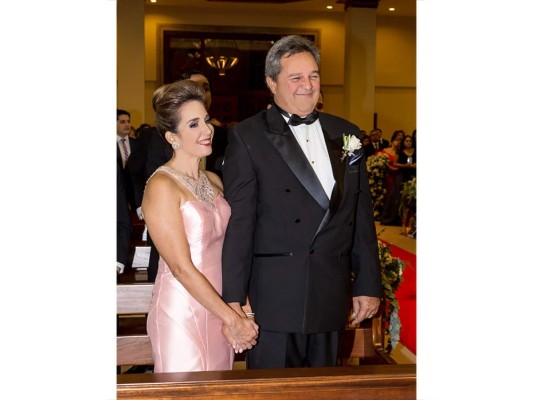 Harry Panting y Laurie López se casan en la Sagrada Familia  