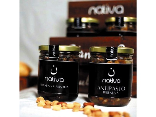 NATIVA. “Cocinar con amor te alimenta el alma”. Bajo esa consigna Nativa elabora deliciosos productos, entre los que destacan su increíble antipasto de berenjena así como las berenjenas mari-nadas, básicos en cualquier celebración. @nativafoodhnd