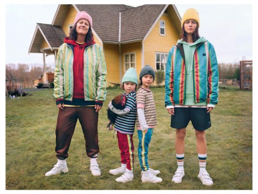 ACNE Studios y Tasha Tilberg, su esposa Laura Wilson y sus dos hijos