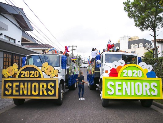 La entrance de los Seniors 2020 de la Escuela Americana