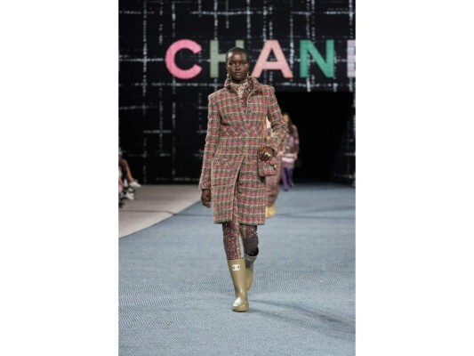 Confirmada la temporada del tweed en la pasarela de Chanel Otoño/invierno 2022