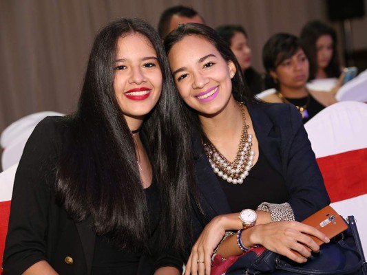 BeautyBook celebra su primer año con exclusiva pasarela