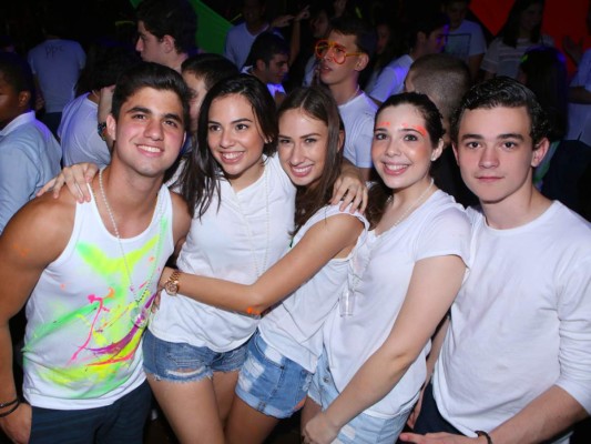 Neon Party por una noble causa