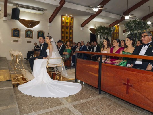 Los enamorados Constantino Barletta y Rebecca Bendeck.