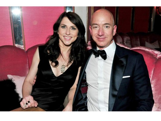Se confirma que la insólita pareja de MacKenzie Bezos y Jeff Bezos puso fin a su matrimonio con un acuerdo de 36.000 millones de dólares