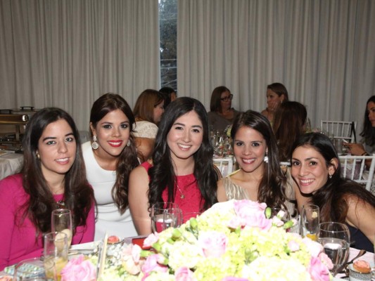 Alegre shower para María José Welchez  