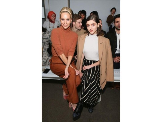 Poppy Delevingne y Natalia Dyer fueron parte de las celebridades que se sentaron en front-row de New York Fashion Week. Descubre el resto de famosos que están interesados en la industria de la moda