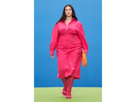 La inclusión de modelos plus size fue una de las características que muchos fanáticos apreciaron.