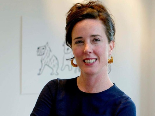 Kate Spade.<br/> Una noticia que conmocionó al mundo fue cuando en 2018 la diseñadora de modas decidió quitarse la vida a los 55 años de edad. Kate luchó durante mucho tiempo contra la depresión, situación que la llevó a tomar esa terrible e irreparable decisión. <br/>