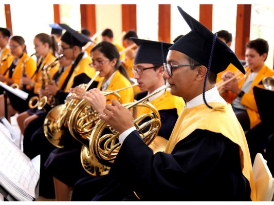 Entrega de títulos La Estancia School