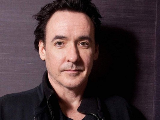 John Cusack fue agredido por la policía durante protestas