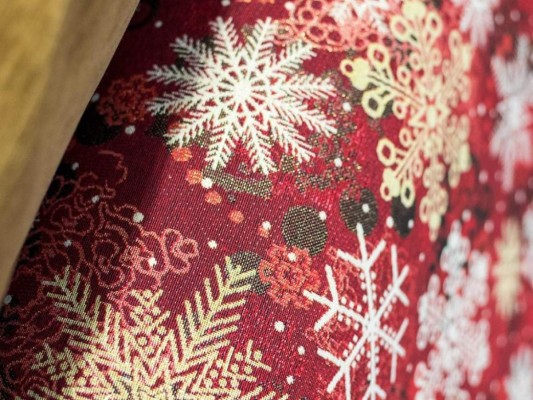 En las 13 tiendas a nivel nacional puede encontrar telas estampadas a cuadros para pajamas, tejidos con colores tradicionales de la navidad, tela satin para tus vestidos, lentejuelas, loneta entre otras. <br/>
