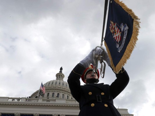 Un miembro de la U.S. Army Band durante los actos de investidura del 46 presidente de los Estados Unidos(Photo by Tasos Katopodis/Getty Images/AFP)