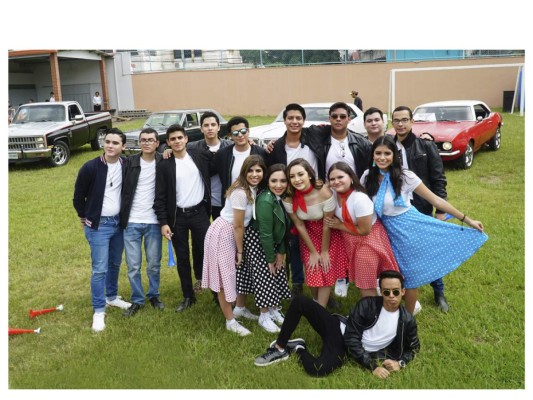 Los seniors de la Decroly Christian School, vistieron como en los años 50´s al estilo de la onda vaselina.Foto:Amilcar Izaguirre