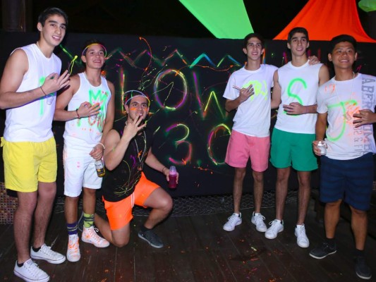 Neon Party por una noble causa