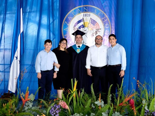 Roberto Gabrie con sus familiares<br/>