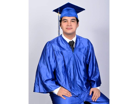 Los seniors de la International school culminaron su ultimo año y muy felices por el logro obtenido recibieron su titulo profesional, llenos de alegria y orgullo.Mira esta galería con todas las imágenes (En la foto Jefferson Andres Delgado Pinto)
