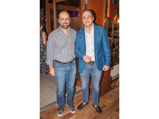 Alejandro Chahín e Isabel Valdez se despiden de su soltería  