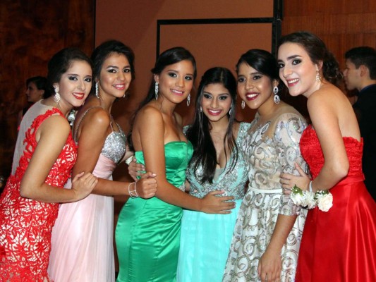 Ana Lucía Torres, Victoria Paredes, Ceily López, Sophia Palacios, Andrea Martínez y Alexandra Handal