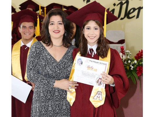 Entrega de títulos Mayan School II parte