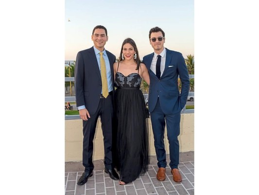 Eduardo Interiano y Lucía Chicas celebran boda a la orilla del mar   