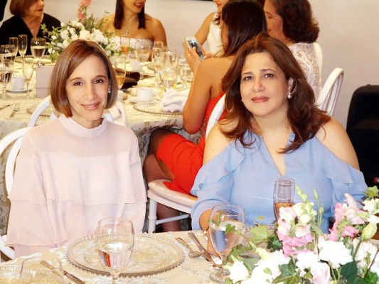 Elegante despedida de soltera para Adriana Hawit  