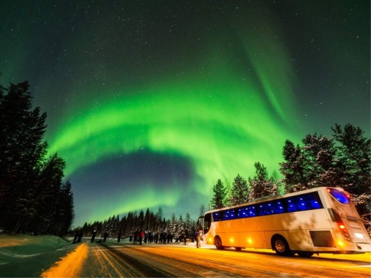 Rovaniemi, Finlandia<br/>Visita el país de Papá Noel, en su Santa Claus Village ubicada al norte de Finlandia un lugar donde el viajero podrá disfrutar del invierno nórdico con la claridad de las auroras boreales presenciadas en la noche.<br/>