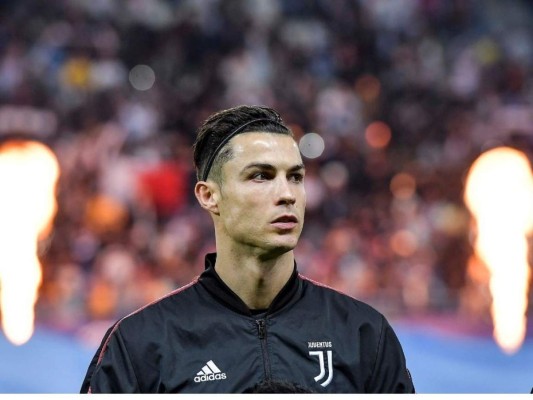 Cristiano Ronaldo: Nació el 5 de febrero de 1985.