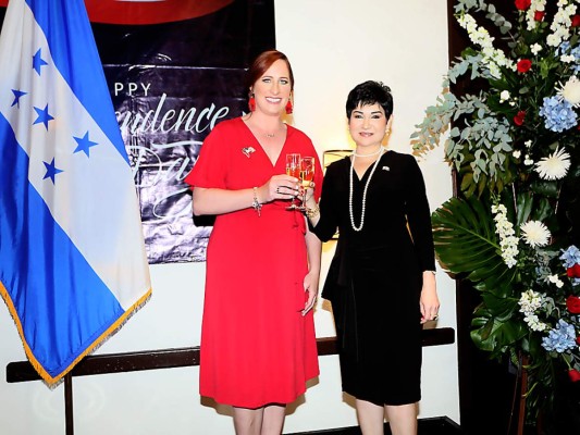 Heide Fulton encargada de negocios de la Emabjada de Estados Unidos en Honduras con Maria Antonia Rivera, designada presidencial de Honduras.Foto: Gerson Alachán