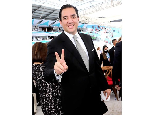 Héctor Manuel Zelaya, segundo hijo del matrimonio y recién nombrado Secretario Privado de Casa de Gobierno, está casado con Marcela Kafati con quien tiene dos hijos: Héctor y Raquelle Edith.