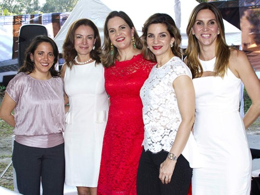 Larissa Martínez, Marisol Membreño, Ana Crespo, Karla Ayala y Carmen Racciatti.