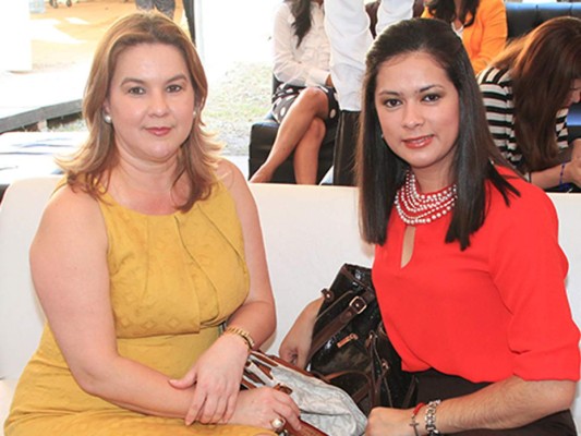 Norma Restrepo y Lizeth Altamirano.