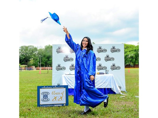 La graduación de la Academia Americana