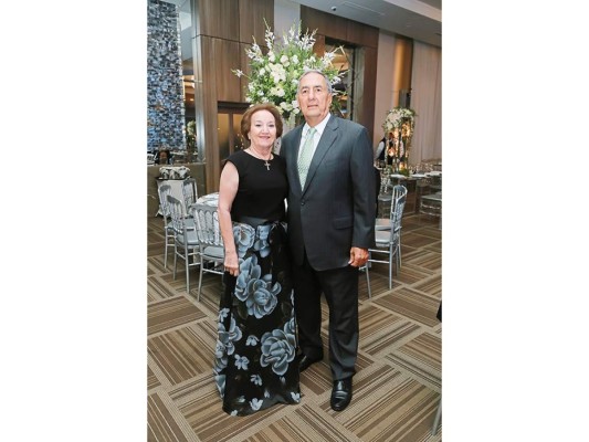 Juan Jaar y Lisa Hepburn celebran fiesta nupcial  