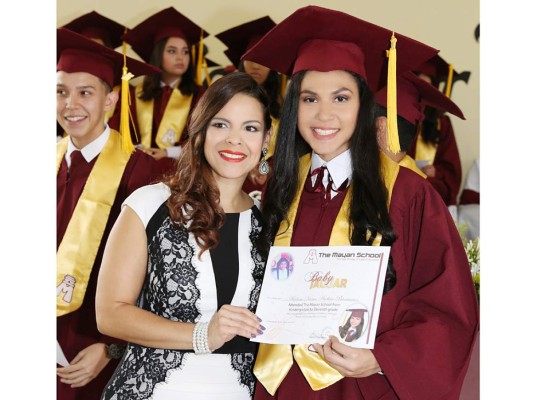 Entrega de títulos Mayan School II parte