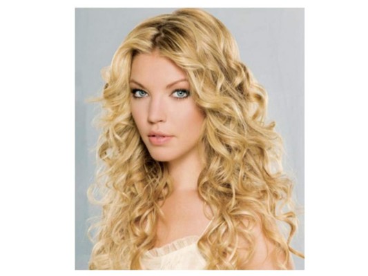 6. Afro: Este estilo es el rey, pocas se atreven a lucirlo pero es de los más chics y atrevidos que una mujer puede lucir.<br/><br/>7. Fleco: sea cual sea el largo de rizos que elijas puedes acompañarlos con un fleco y lo puedes llevar ondulado o alisado.