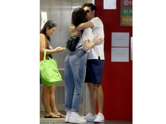 Encuentran besándose a Niall Horan y Hailee Steinfeld