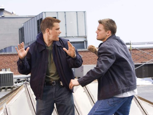 Billy, Los Infiltrados (2006). De nuevo, Scorsese fichó a DiCaprio para esta película del género suspense policiaco a la que se unieron Matt Damon, Jack Nicholson, Vera Farminga, Mark Wahlberg, Martin Sheen y Alec Baldwin. Y aunque el filme se llevó 4 premios Oscar, Leo no estuvo nominado a pesar de ser uno de sus mejores papeles.
