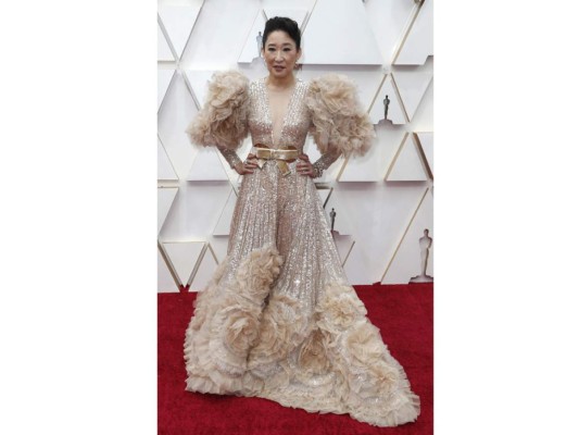 Sandra Oh poses on the red carpet during the Oscars arrivals at the 92nd Academy Awards in Hollywood, Los Angeles, California, U.S., February 9, 2020. REUTERS/Eric Gaillard