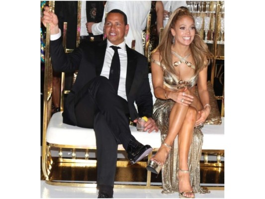 En julio del 2019 la diva del Bronx celebró sus 50 años con una fiesta de temática dorada, en la que su futuro esposo la acompañó y la sorprendió con un Porshe de regalo.