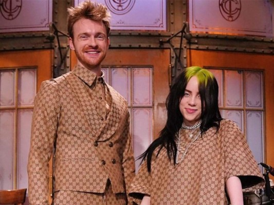 Tiene un hermano mayor llamado Finneas y es cantautor, productor y actor. Formó la banda The Slightlys y apareció en Glee, Bad Teacher y Modern Family.